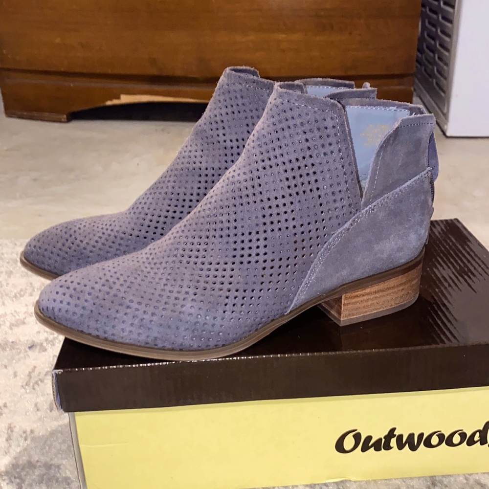 CROWN VINTAGE SUEDE BOOTS